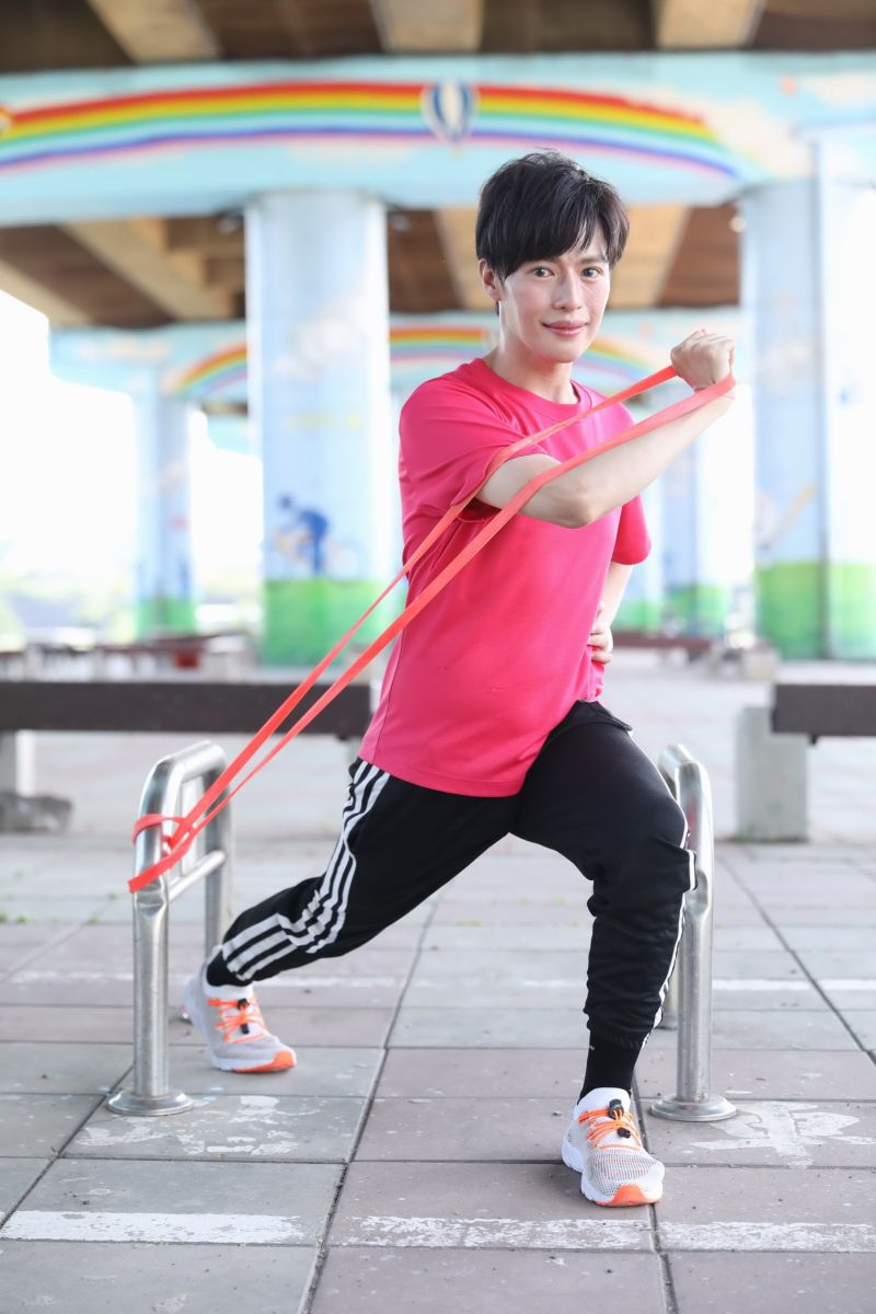 ▲林語菲為了訓練肺活量,進行跑步運動。(圖/菲常動人音樂提供)