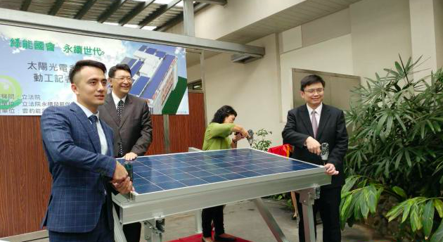 ▲立法院2017年安裝太陽能發電系統，但是遭踢爆逆變器產地顯示為「中國」，印上「華為」商標。（圖／NOWnews資料照）