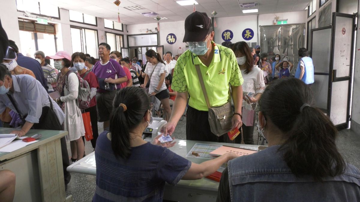 ▲金門1+1振興劵首波發放已結束，第二階段將從7月29日展開。(圖/蔡若喬攝)