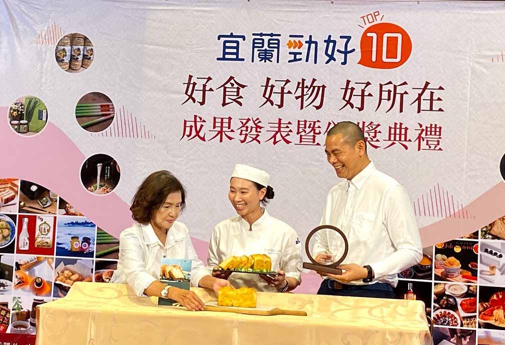 ▲宜蘭縣長林姿妙及名廚江振程頒獎給優勝者。（圖／記者李清貴攝,2020.7.21)