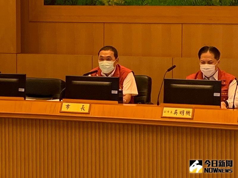 ▲侯友宜22日在市政會議當中當面向中央喊話，要求對入境者進行普篩。(圖/記者康子仁攝)