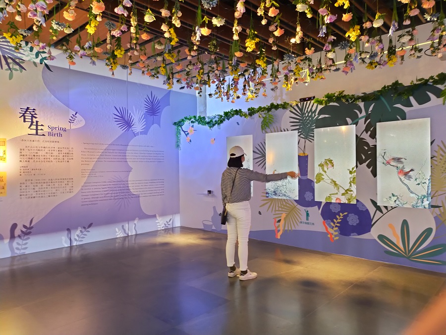 ▲陶博館首次與國立故宮博物院攜手合作數位媒體「神奇百駿」互動式體驗，讓民眾彷彿騎上郎世寧所描繪的駿馬。（圖／記者宋原彰攝，2020.07.22）