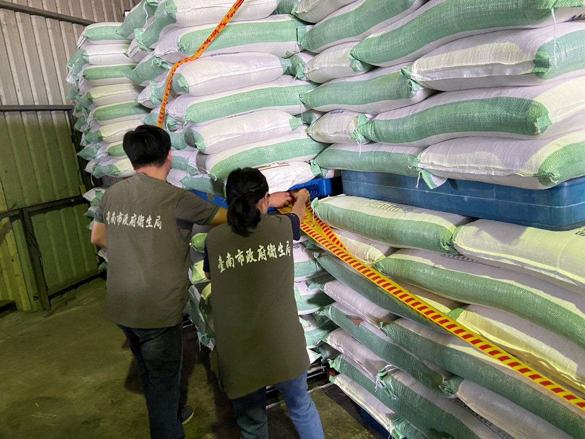 ▲台南市某銷售砂糖業者，冒用台糖商標販賣進口低價砂糖。（圖／記者陳聖璋翻攝）