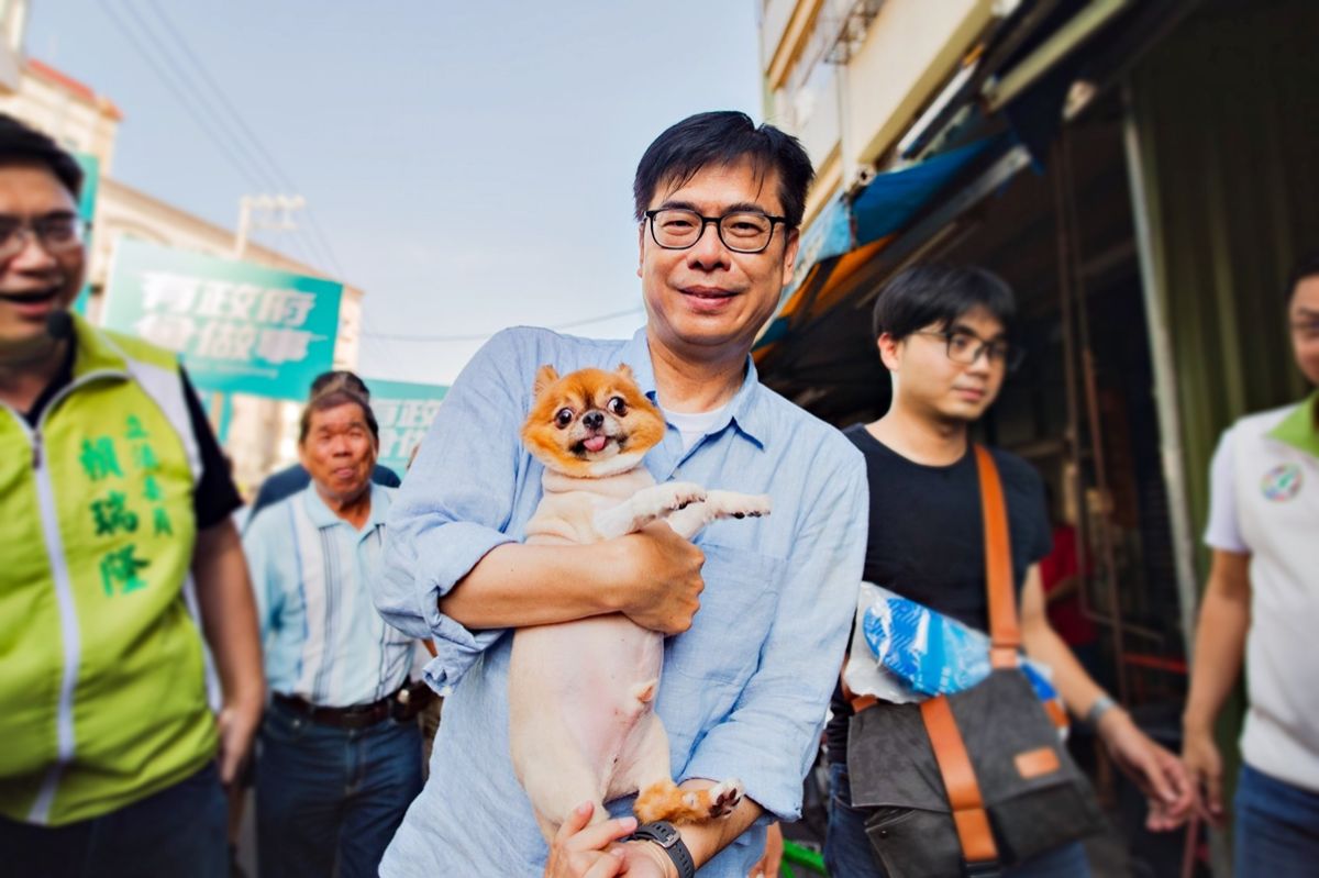 ▲國民黨22日表示，民進黨高雄市長候選人陳其邁的論文，也應受李眉蓁同等的檢視。(圖/翻攝陳其邁臉書)