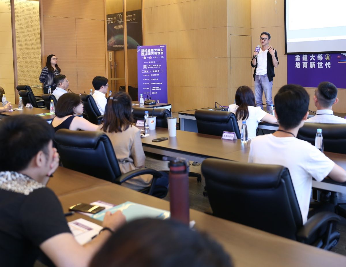 ▲加工出口區管理處邀金鐘大導曹瑞原透過經驗傳承，鼓勵與會年輕學子要不畏挑戰、勇敢造夢。(圖／記者黃守作攝，2020.07.22)