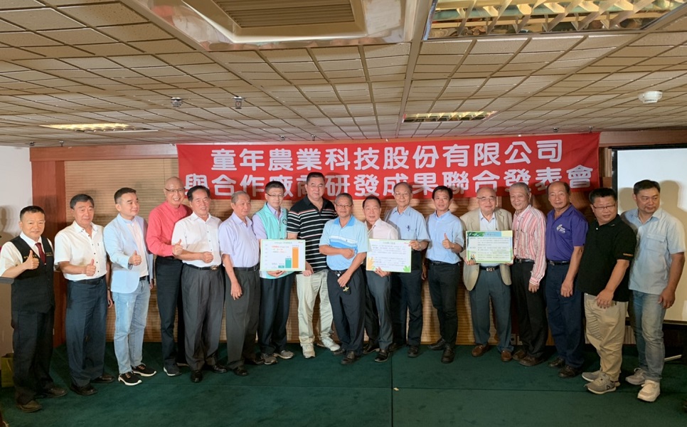▲童年陳明賢董事長（中）與來賓、合作廠商合影。（圖／記者陳惲朋攝）