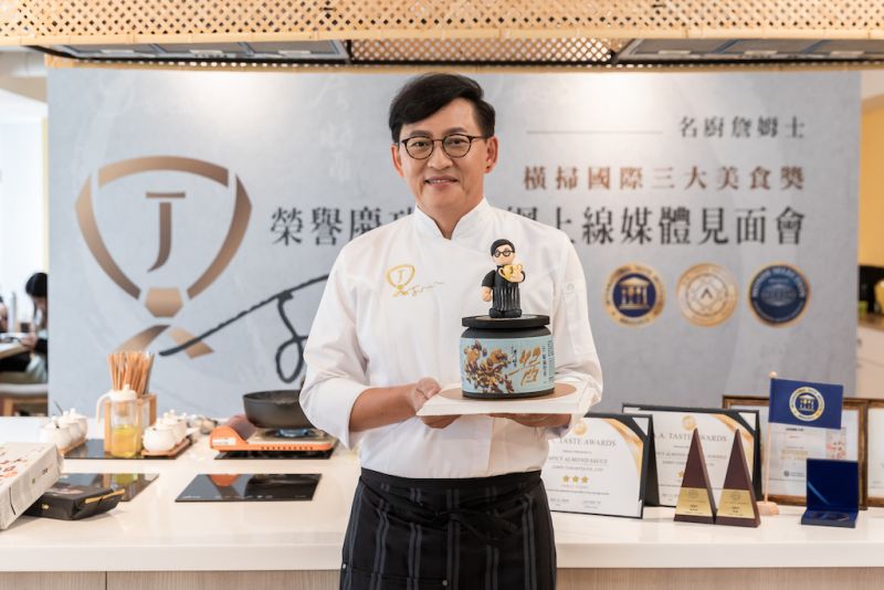 ▲詹姆士的好友送上可愛蛋糕。(圖/樂格國際提供)