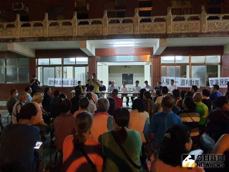 ▲縣府建設處到田中鎮慈惠堂舉行說明會,自救會長縣議員許書維更怒指欣彰未派員參加,把鎮民當塑膠。(圖/記者陳雅芳攝,2020.07.22)