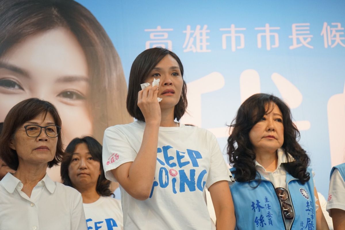 ▲稍早李眉蓁競選總部發出重大聲聲明，宣布放棄中山大學的碩士學位。（圖/李眉蓁競選辦公室提供）