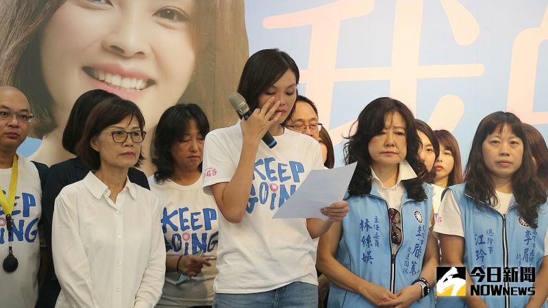 ▲國民黨高雄市長候選人李眉蓁發表表重大聲明,宣布放棄中山大學在職碩士班學位,也將向高雄市選舉委員會申請,刪除選舉公報學歷欄內該項註記。(記者鄭婷襄攝,2020.07.23)