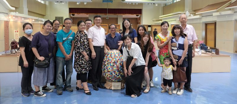 ▲鹿港鎮圖書藝文中心邀請鹿秀社大-鹿港分校皮雕班23位學員,舉辦「2020俏皮繽紛-高綾懌師生皮藝創作聯展」。(圖/記者葉靜美攝,2020.07.23)