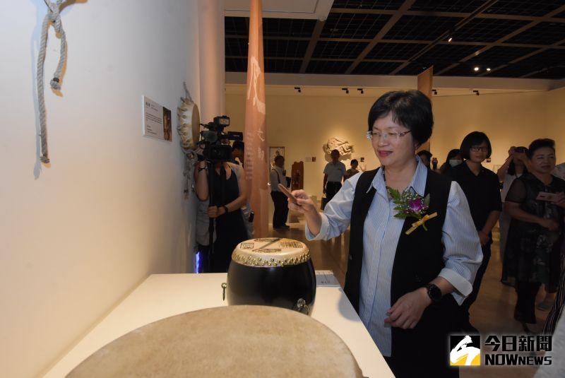 ▲王惠美說，這次「彰工化藝‧典藏工藝特展」展出作品非常精華，有好幾位工藝師得到國家認證。（圖／記者陳雅芳攝，2020.07.23）