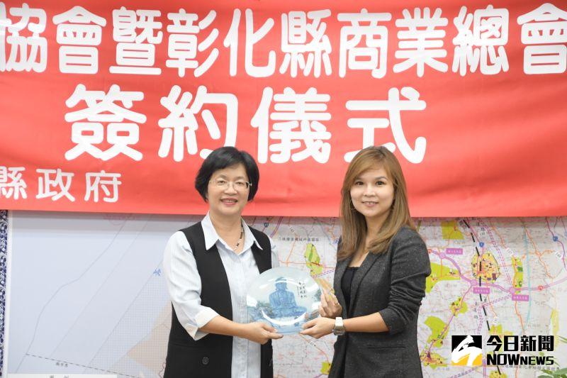 ▲王惠美表示,歡迎來自印尼國際商業協會會長曾姍姍及團隊前來,不但和彰化縣商業會簽訂合作備忘錄,更帶來實質合作商機。(圖/記者陳雅芳攝,2020.07.23)