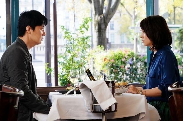 ▲▼石田百合子(上圖右)片中跟福山雅治只有三面之緣,卻深深被對方吸引。(圖/傳影互動)