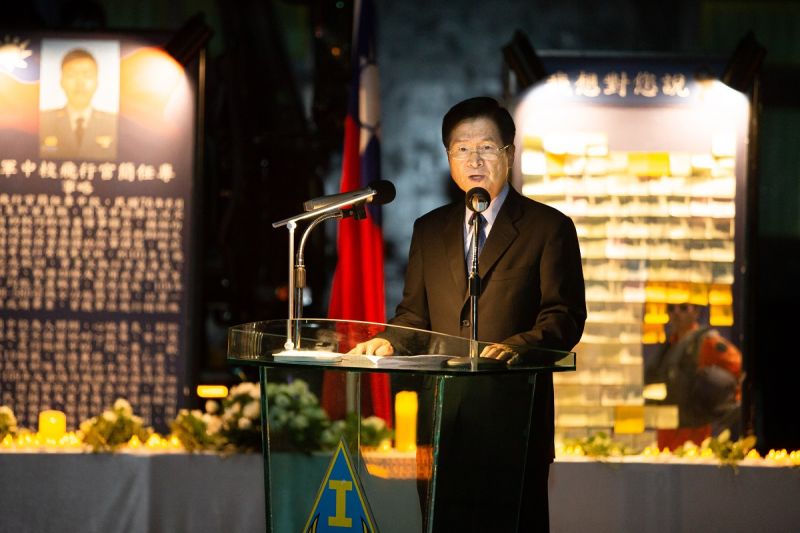 ▲國防部長嚴德發致詞時,向家屬、官兵表達內心的沉重與不捨。(圖/軍聞社提供)