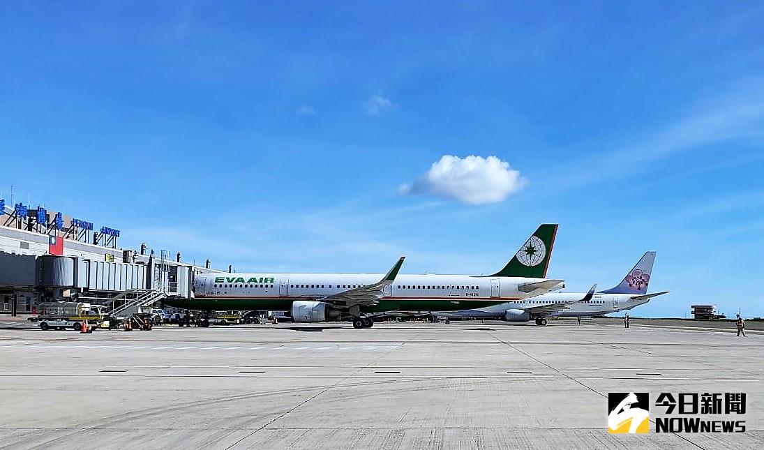 ▲澎湖觀光旺季遊客眾多，澎湖機場已成為全台灣最繁忙的一座機場，但因位處離島的軍民用機場，每年夏天都會有IDF戰鬥機中隊進駐。（圖／記者張塵攝）