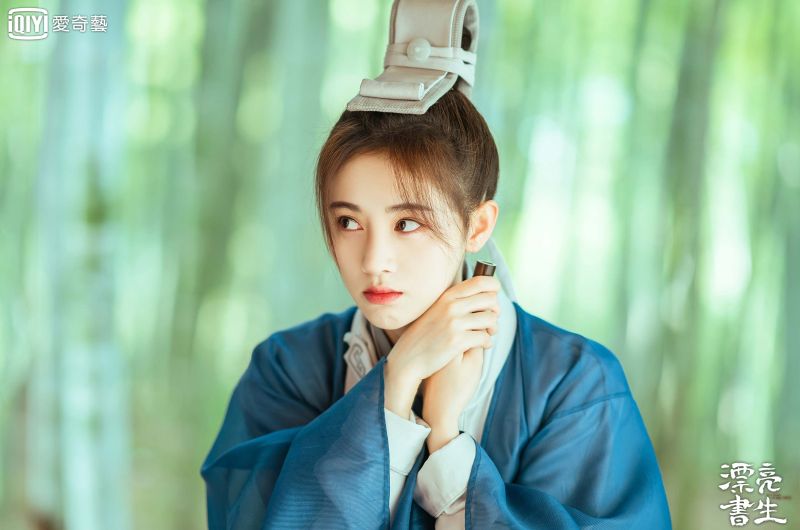 ▲鞠婧禕飾演家境貧寒,以抄書代寫為生的雪文曦。(圖