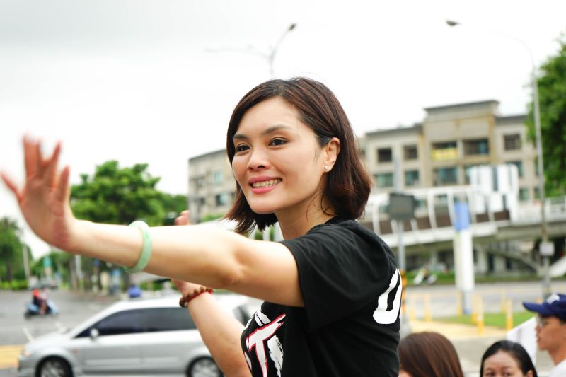 國民黨主席江啟臣24日表示,在李眉蓁公開道歉後,全案就這樣子處理,李眉蓁將回歸選戰主軸,最後二十幾天將以市政為主。( 圖 / 李眉蓁臉書 )