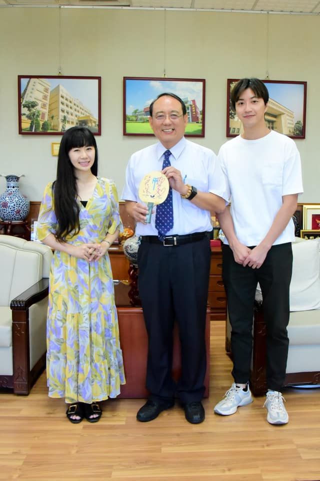 ▲我國桌球好手江宏傑今日分享碩班畢業照,老婆福原愛也到場見證。(圖/取自江宏傑粉絲專頁)