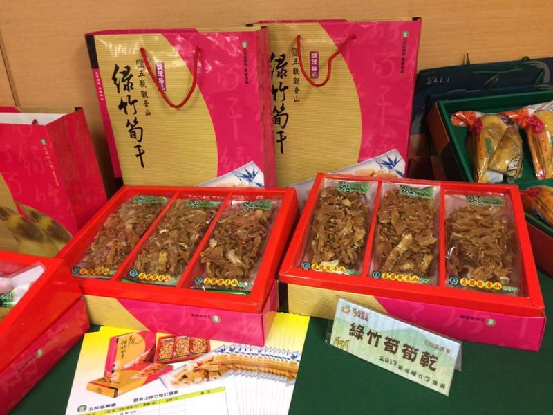 ▲綠竹筍做成筍乾製程非常嚴謹,用日曬法將16斤綠竹筍製成1斤筍乾,非常適合冬日圍爐或筍乾控肉等各式滷製方式。(圖/新北市農業局提供)