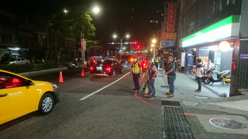 ▲新北市當晚共計攔查使用非原廠或認證排氣管車輛共97輛,均將依噪音管制法規定裁罰新臺幣3000元。(圖/新北市環保局提供)