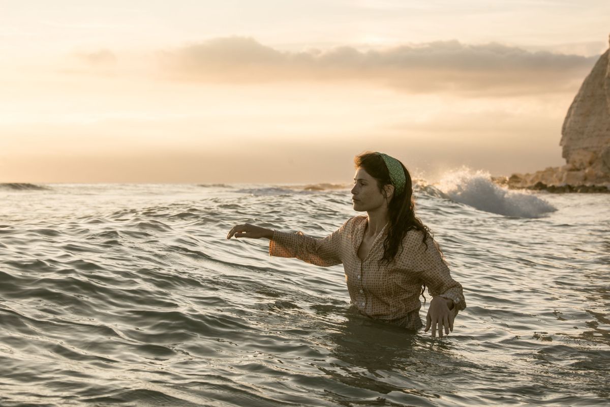 ▲潔瑪不畏嚴寒陷冰冷海水救援男童。（圖／威視）