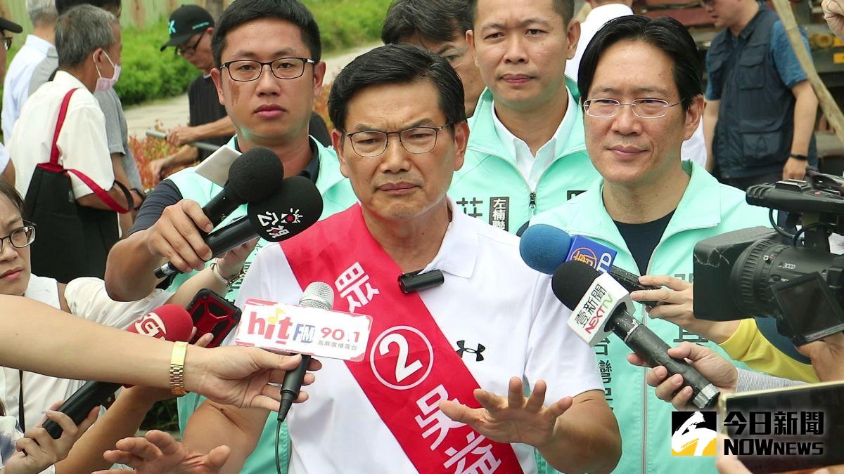 ▲民眾黨高雄市長候選人吳益政到陳其邁在高雄展覽館的造勢會場，索討中央政府未給付高雄市政府的統籌分配稅款818億元。（圖／記者鄭婷襄攝，2020.07.25）  