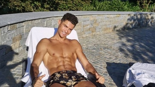 ▲尤文圖斯當家球星C羅（Cristiano Ronaldo）完美身材連敵對選手都驚嘆，直呼是真人版「肯尼」。（圖／取自Cristiano Ronaldo Instagram）