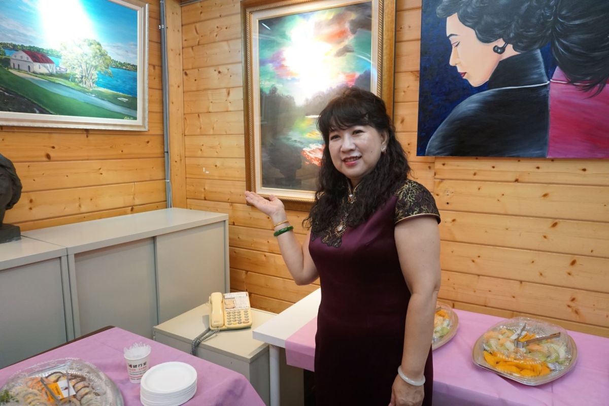 ▲女畫家黃琯予擅長療癒創作，帶給人美學正能量。（圖／金武鳳攝，2020.7.26)
