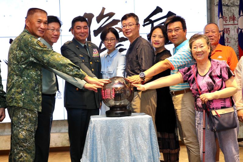 ▲金防部司令賀政主持紀念典禮暨生明廳數位隊史館啟用儀式。(圖/金防部提供)