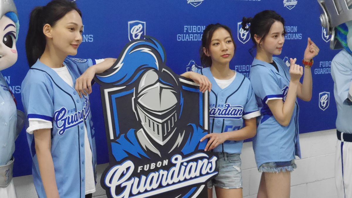 ▲林映唯、陳妤、程予希開球。（圖／吳政紘攝）