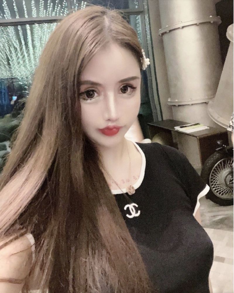 ▲中國網紅「小z娜娜」自13歲就開始整形(圖|翻攝自微博/小z娜娜Nana)