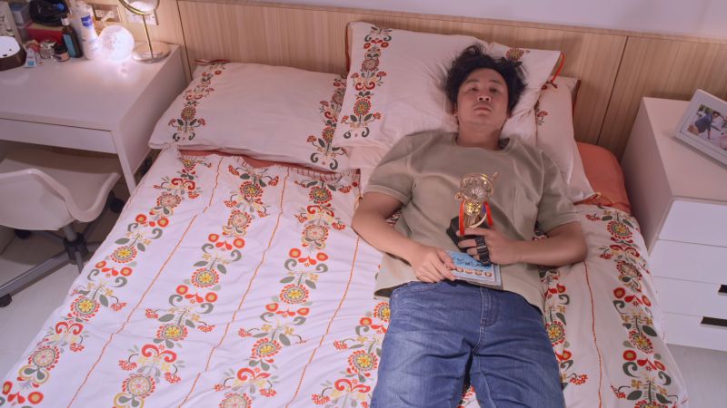▲張書偉在酒醉後思念已故好友。(圖