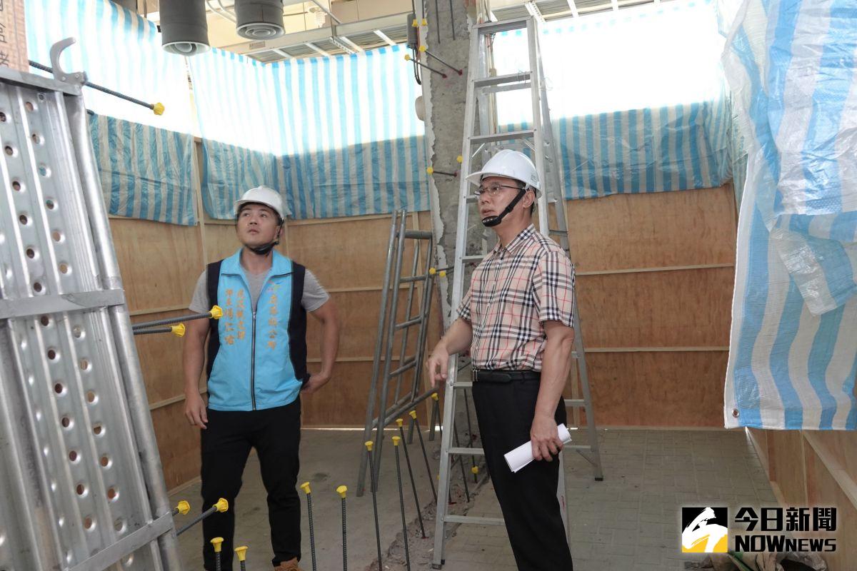 ▲鹿港鎮長許志宏前往第一市場視察市場耐震補強工程時強調：防範未然，提升市場耐震能力。（圖／記者陳雅芳攝，2020.07.27）