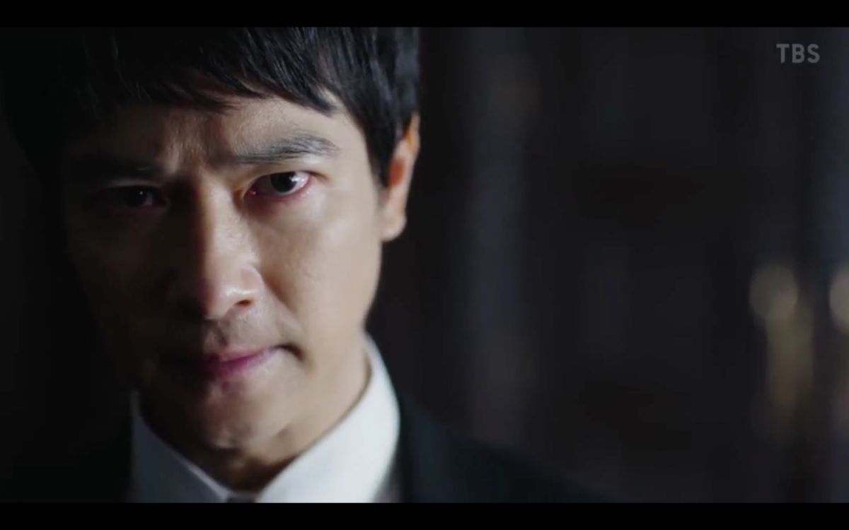 ▲堺雅人演出《半澤直樹2》，大家熟悉的台詞「加倍奉還」也跟著一回歸，而片岡愛之助飾演的黑崎駿一，「偷桃」技術也跟著升級。（圖／翻攝TBS）