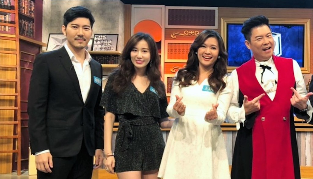 ▲趙國翔（左起）和Apple（黃暐婷）認愛後首同台，閃瞎一旁的氣象主播王淑麗和曾國城。（圖／東森綜合提供）