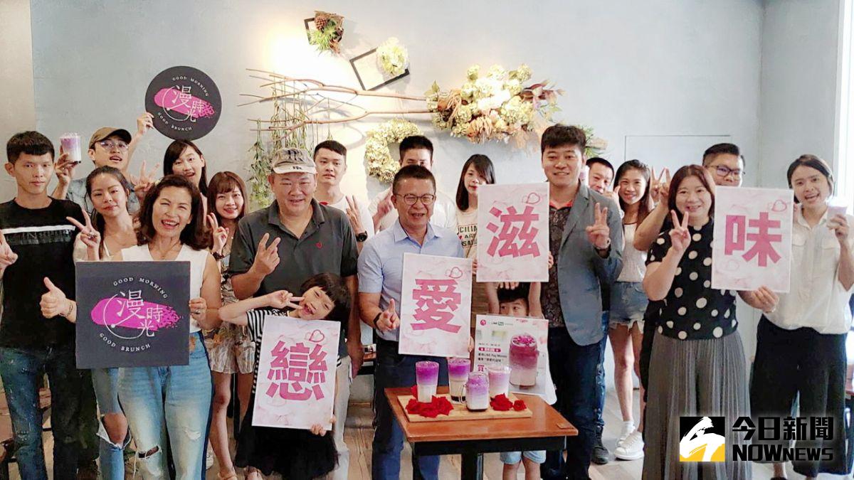 ▲農糧署南區分署做媒，邀知名行動支付業者與漫時光早午餐，共同力挺屏東玫瑰花農與酪農產業。（圖／記者陳美嘉攝，2020.07.27）