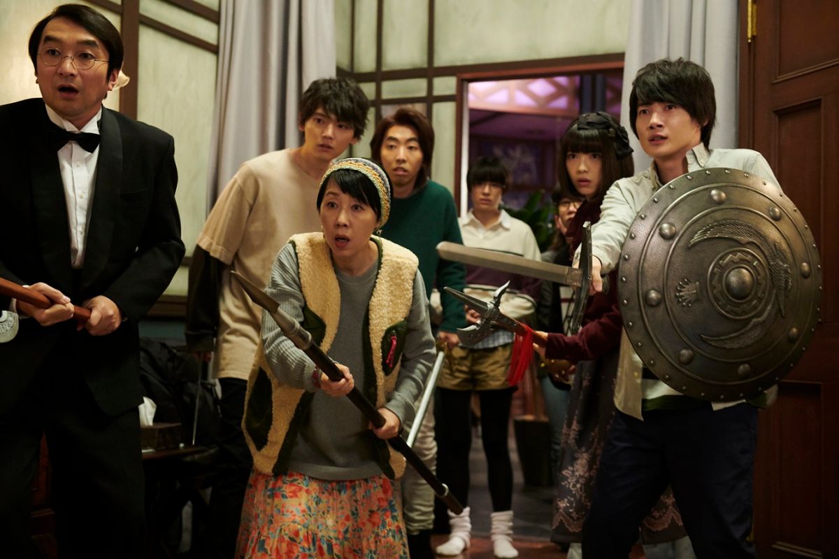 ▲《屍人莊殺人事件》劇中大學生因參加音樂祭合宿，卻慘遭活屍攻擊。（圖／車庫娛樂）