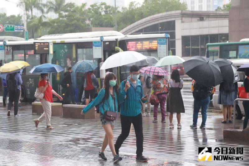▲隨著哈格比颱風接近，氣象局已針對全台11縣市發布豪雨、大雨特報。（圖／NOWnews資料照，記者葉政勲攝）