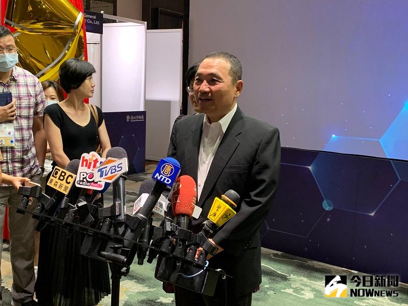 ▲侯友宜表示，如果扣除一些重要科技業的話，台灣股市的基本面不容樂觀。(圖/記者康子仁攝)