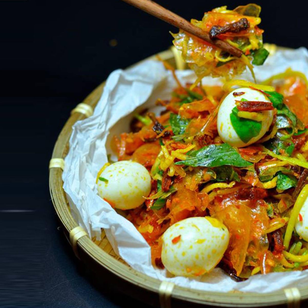 ▲在越南家喻戶曉的零食「米紙」，是越南人家桌上時常準備的一道菜，吃法十分多，包括包生菜和其他配料成米紙捲、軟化米紙後沾醬料食用，是學校或辦公室中常出現的小吃。（圖／pixabay）