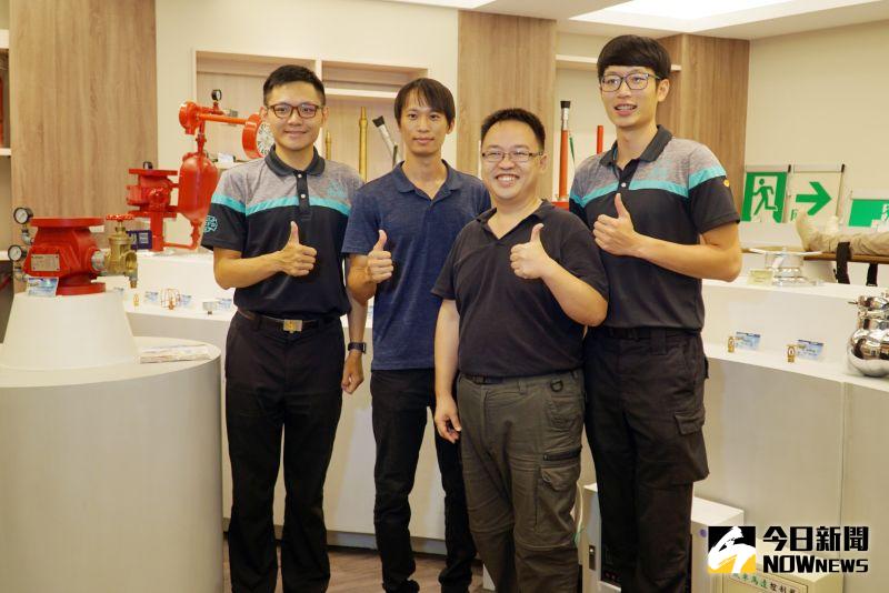 ▲彰化縣消防檢查人員感謝大葉大學消防學程周中祺老師(右二)的教學。(圖/記者陳雅芳攝,2020.07.28)