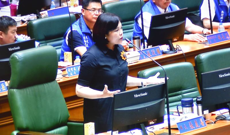 ▲張麗善盼中央地方共同推動修法,嚴格監督六輕,維護工安與空品。(圖/記者蘇榮泉攝,2020.07.28)