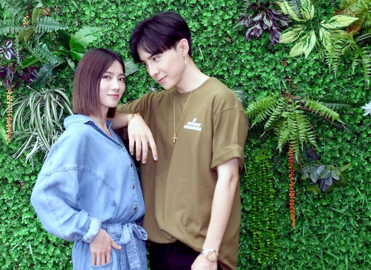 ▲豆花妹（左）被說有細紋爆氣。（圖 / 華視提供）