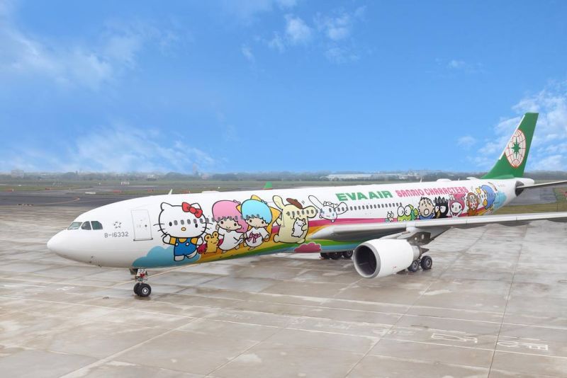 ▲長榮航空將於 8 月 8 日推出環島包機行程，將以 Hello Kitty 彩繪機執飛，每人售價 5,888 元起。（圖／長榮航空）