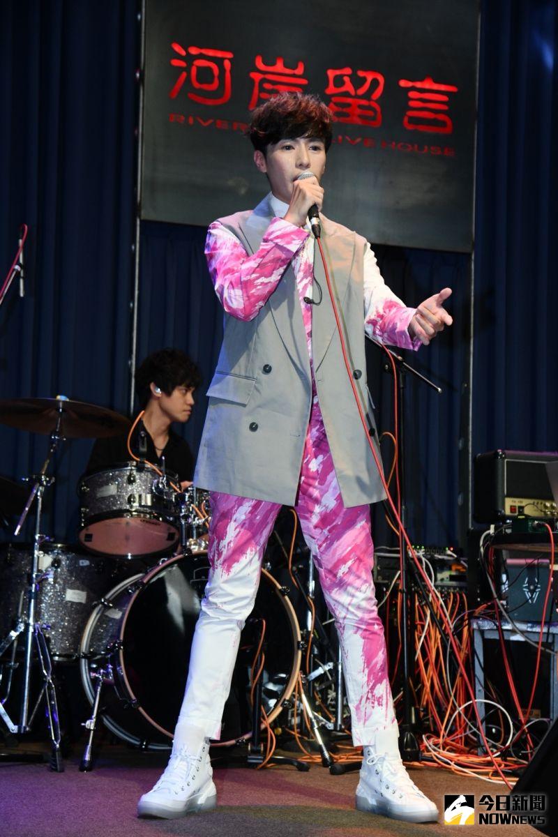 ▲曹西平擔任林語菲演唱會嘉賓。(圖/記者林柏年攝,