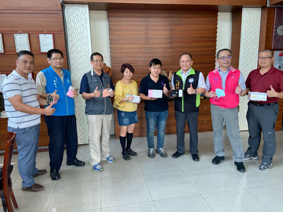 ▲「口罩國家隊」的台灣優紙口罩公司捨棄外銷，供給中彰投地區上百家的社區藥局，讓民眾可以在最熟悉的藥局買到口罩。(圖／柳榮俊攝2020.7.29)
