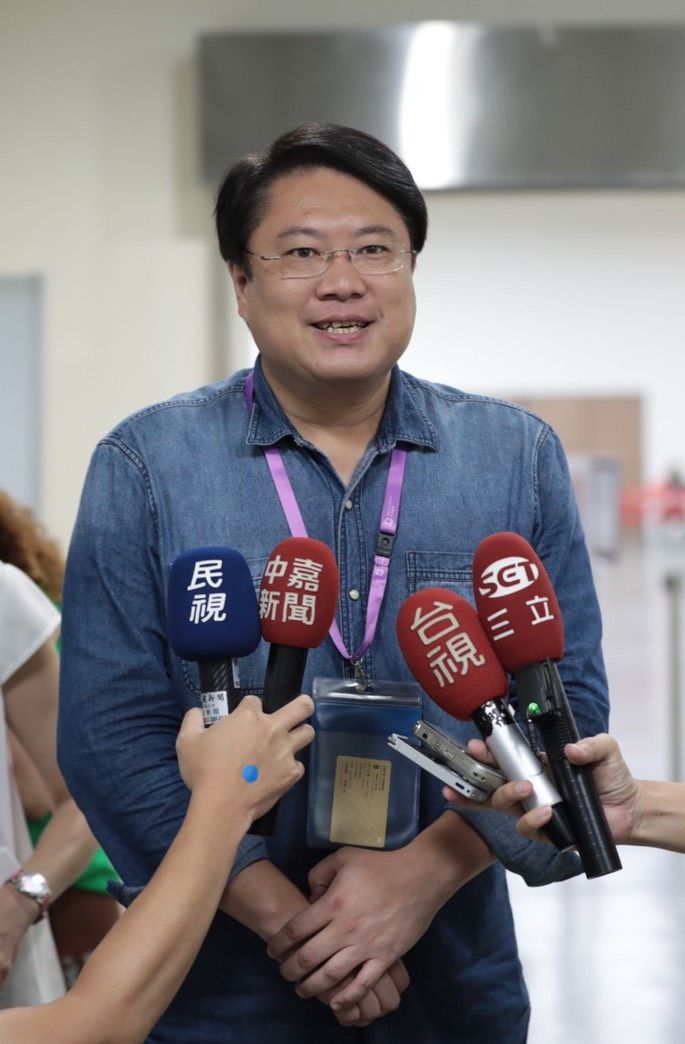 ▲基隆市長林右昌回應,他們對於輕軌的看法有出入,此議題每到選舉就會被炒作,「現在就在操作選舉議題,有點太早了吧!」(圖/基隆市政府提供)