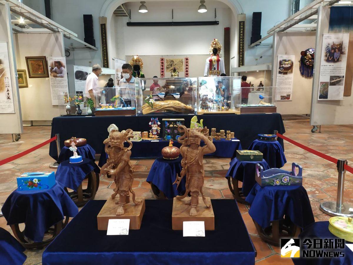 ▲「桂花巷藝術村第15屆駐村藝術家成果聯展」展出駐村期間多元藝術創作。（圖／記者葉靜美攝，2020.07.29）