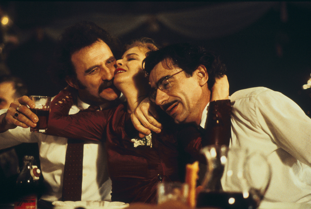 ▲《地下社會》革命英雄為美女演員軟禁好友。（圖／前景娛樂）